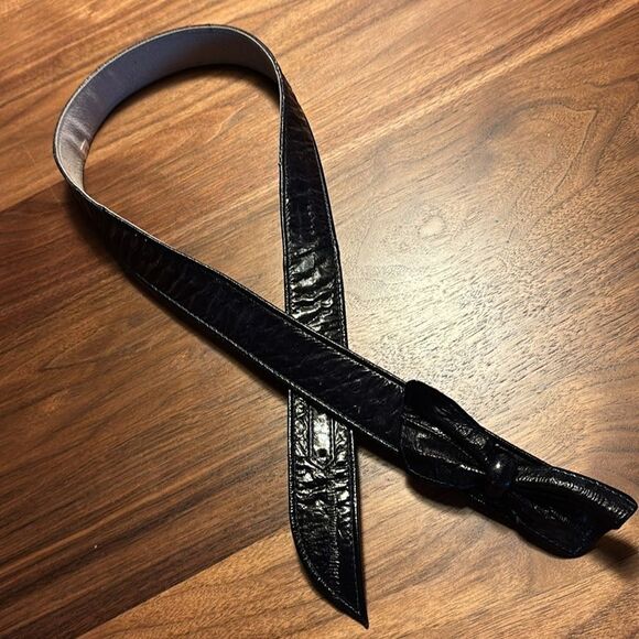 Vintage Black Leather Bow Belt with Hook Closure - Small